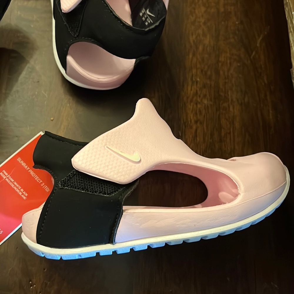 Kids Nike pink sandal - Picture 1 of 6